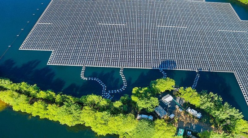 Sistemas solares flotantes ofrecen descarbonizar la economía en 2050