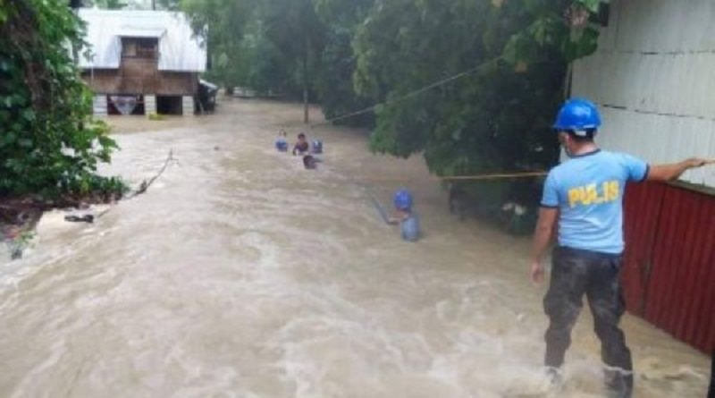 Tormenta Florita mantiene seis tramos de carreteras cerrados en Filipinas