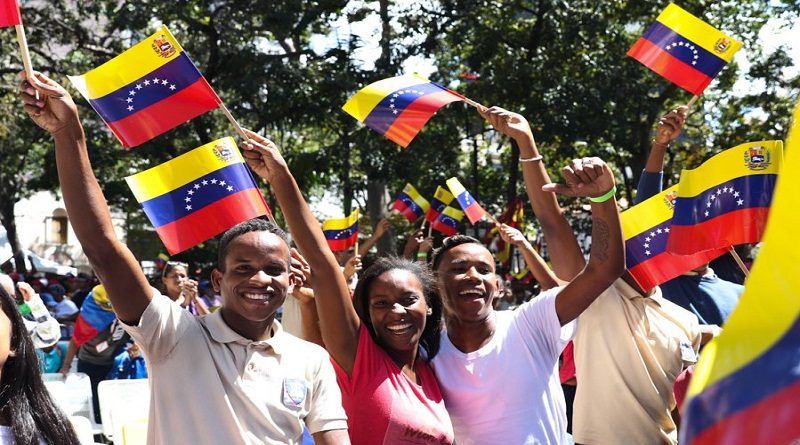 Tribuna Internacional | Jóvenes se compromete seguir impulsando el desarrollo del país