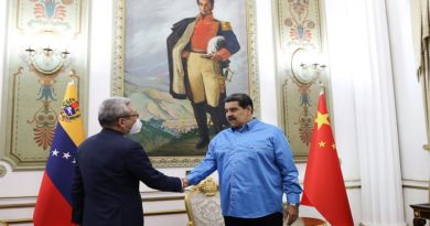 Presidente Maduro recibe en Miraflores al Director General del Departamento de América Latina y el Caribe de China, Cai Wei