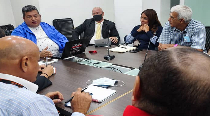 AN sostiene reunión con pilotos y controladores aéreos del país