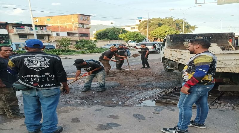 Inician labores de asfaltado del puente República de Caracas﻿