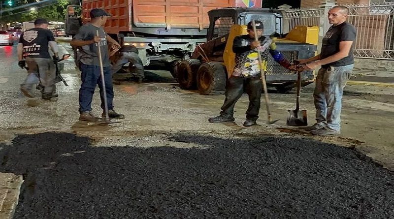Asfaltan vialidad de las parroquias de San Pedro, Santa Mónica y Caricuao