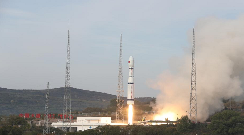 China lanza tres nuevos satélites al espacio