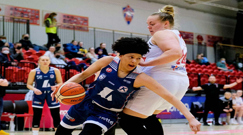 La venezolana Daniela Wallen comandó victoria del Keflavik Karfan en Islandia