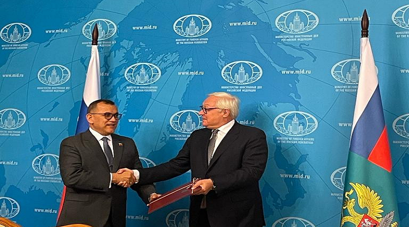 Embajador Jesús Salazar entrega Copias de Estilo ante Cancillería rusa