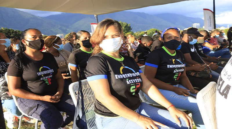 Emprendedores reciben créditos para fortalecer producción en Miranda
