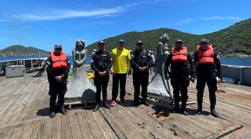 Realizan hundimiento de cuatro estatuas en Archipiélago de Los Frailes