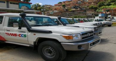 Entregan ocho jeeps en parroquia Macarao de Caracas