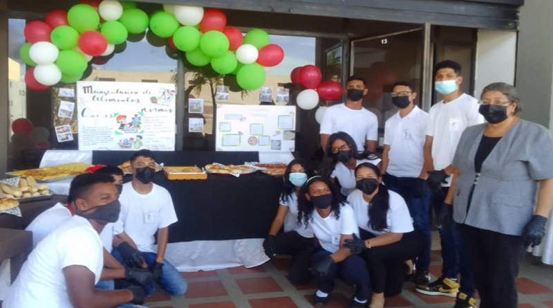 Inces forma preparadores de alimentos en establecimientos de comida rápida en Falcón