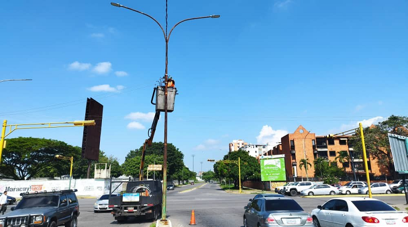 Avanza optimización de alumbrado en avenida Fuerzas Aéreas de Maracay