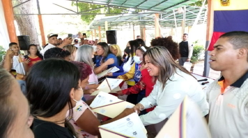 Otorgan títulos de tierras urbanas a población de Miranda