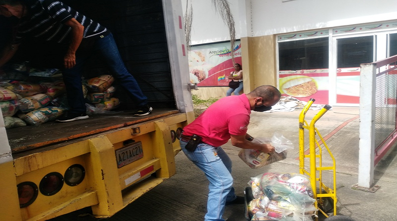 Entregan combos de alimentos a 1 mil 160 familias en Maturín