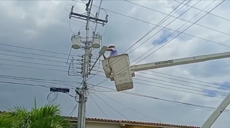 Trabajadores de Corpoelec rehabilitan más de 1.400 puntos de iluminación en Aragua