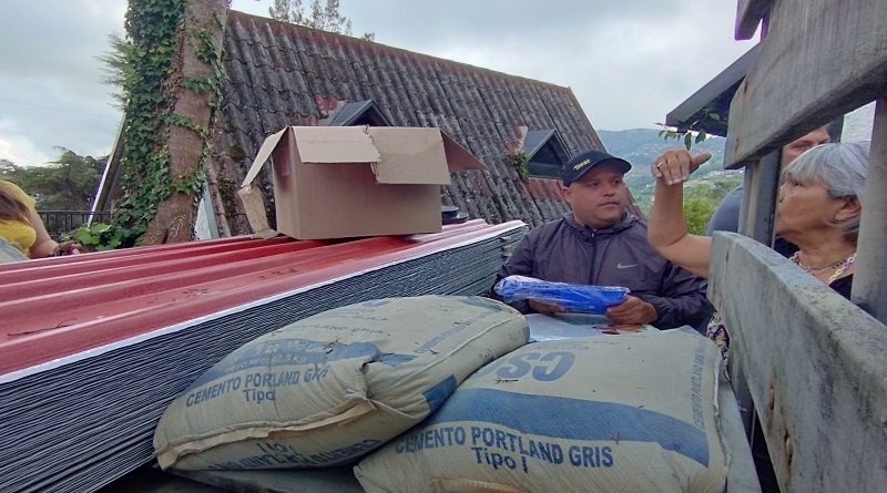 Entregan dotación a bricomiles para rehabilitar escuelas en La Colonia Tovar