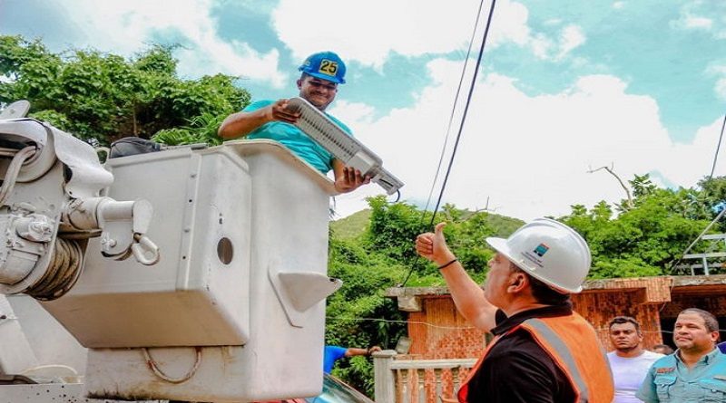 Instalan más de 75 luminarias LED en Tacarigua de Margarita