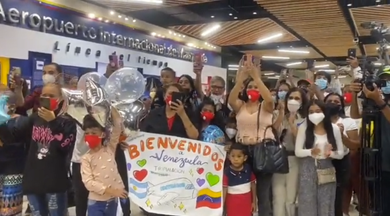Arriba a Venezuela primer grupo de tripulantes de avión secuestrado en Argentina