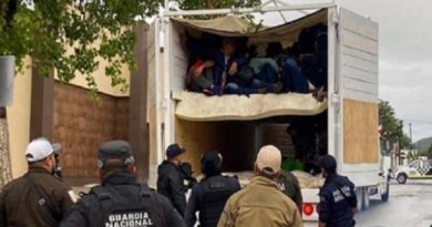 En México, hallan a 266 migrantes en tres tractocamiones
