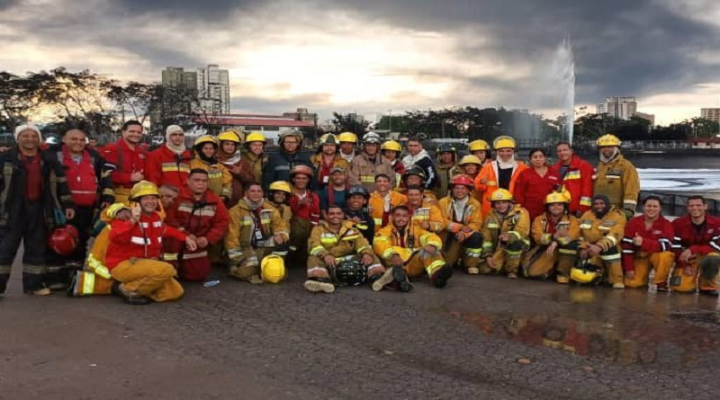 Presidente Maduro enaltece labor de bomberos tras sofocar incendió en refinería de Puerto la Cruz