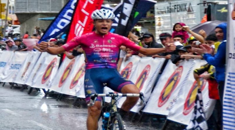 Alexander Castaneira lidera la Vuelta a la Juventud tras ganar la primera etapa