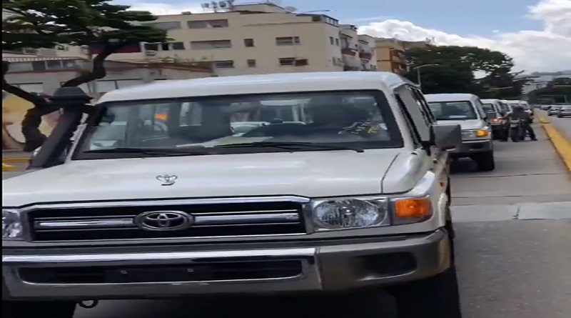 Alcaldía de Caracas entrega vehículos en parroquias El Paraíso y Santa Rosalía