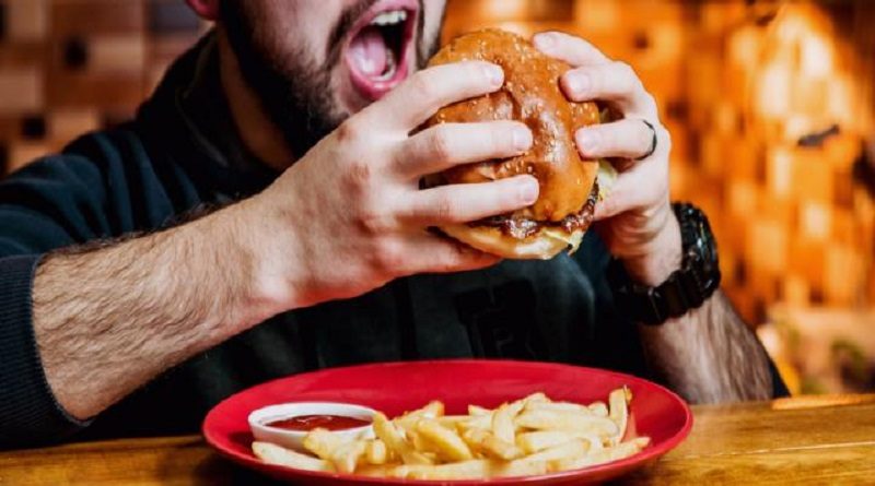 Alimentos ultraprocesados están asociados con más cáncer colorrectal