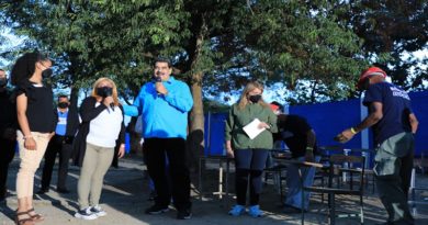 Poderosa ofensiva de Bricomiles garantiza regreso a Clases Felices el 3 de Octubre