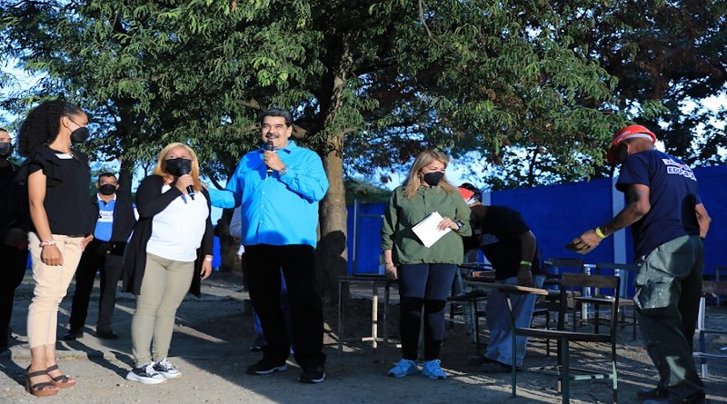 Poderosa ofensiva de Bricomiles garantiza regreso a Clases Felices el 3 de Octubre