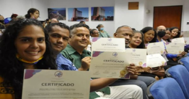 Certifican Primera Cohorte de Diplomado en emprendimiento comunitario en La Guaira