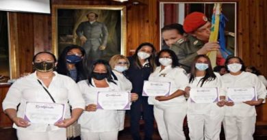 Entregan certificados a Enfermeras Centinelas del estado Aragua