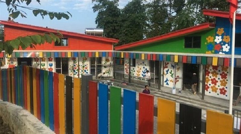 Inauguran primera escuela hecha de plástico reciclado en Vietnam