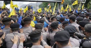Registran masivas movilizaciones por aumento de combustibles en Indonesia
