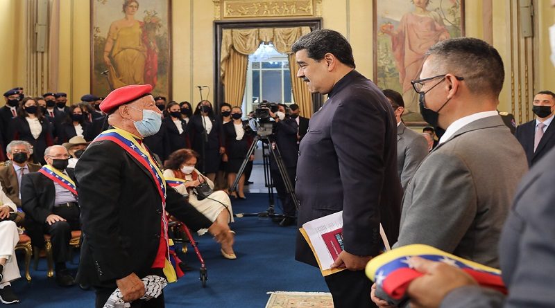 Presidente Maduro otorga condecoración a cultores y cultoras insignes de Venezuela