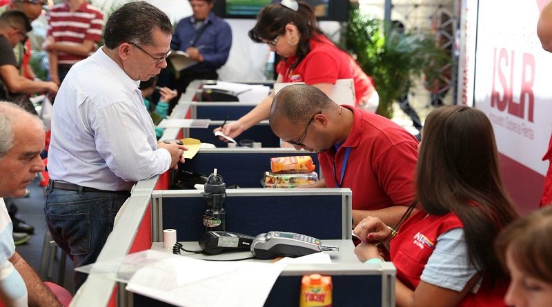 Jefe de Estado saluda y felicita al Servidor Público en su día