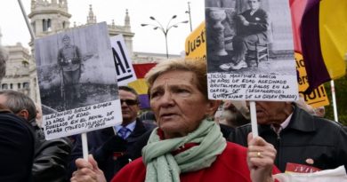 Gobierno de España rinde homenaje a víctimas del franquismo