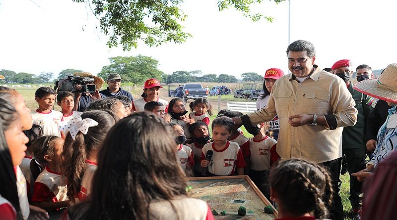 Ejecutivo Nacional evalúa proyecto de Complejo de Educación presentado por Comuna El Maizal de Lara