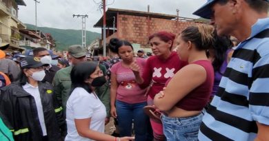 Autoridades gestionan atención para afectados por desbordamiento de quebradas en Las Tejerías