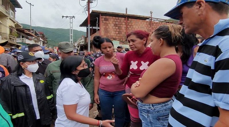 Autoridades gestionan atención para afectados por desbordamiento de quebradas en Las Tejerías