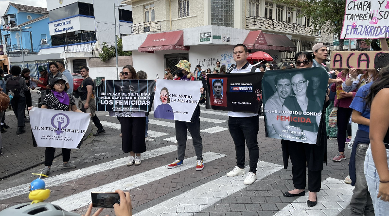 Mujeres se movilizaron contra feminicidios en Ecuador