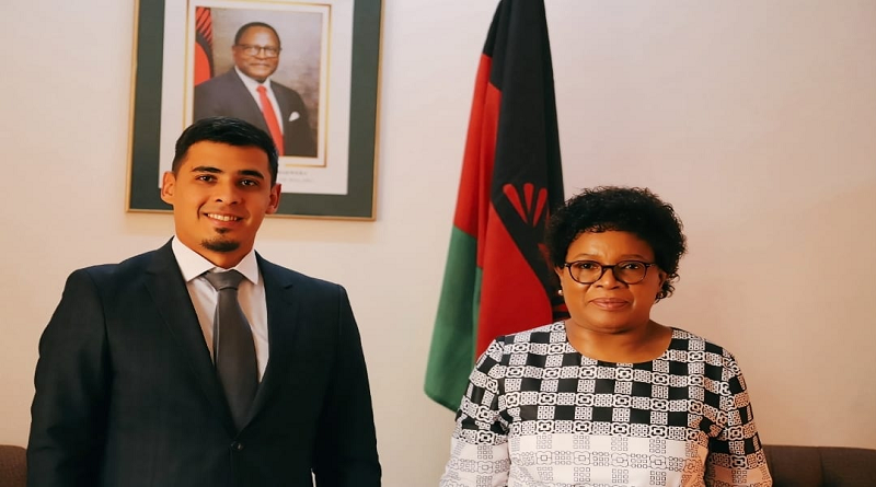 Embajador venezolano entrega copias de estilo a Canciller de Malawi