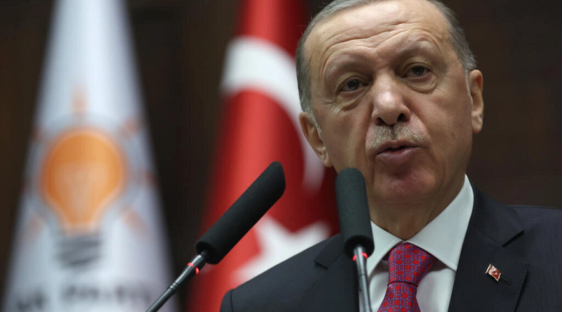 Erdogan propone referendo sobre uso del velo en la función pública de Turquía