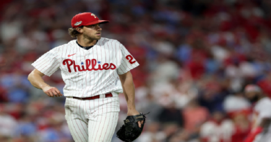 Aaron Nola y los Filis silenciaron a los Bravos