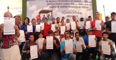 INTI entrega 769 títulos de propiedad a productores de cinco estados orientales