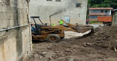 Remueven sedimento en quebrada Los Angelitos por lluvias