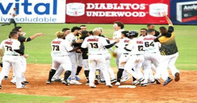 Leones se mantiene invicto tras derrotar a Caribes