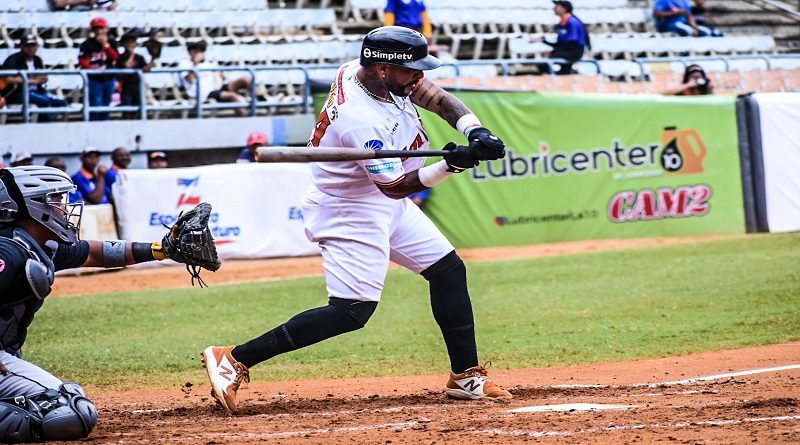 Héctor Sánchez guio triunfo de las Águilas 6-5 sobre los Bravos
