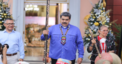 Presidente Maduro llamó ir más allá de la resistencia indígena a descolonización de la sociedad