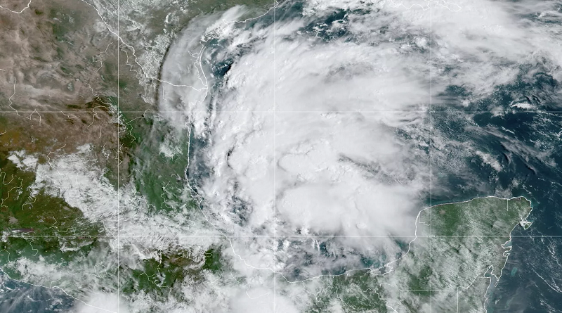 Huracán Orlene toca tierra en noroeste de México
