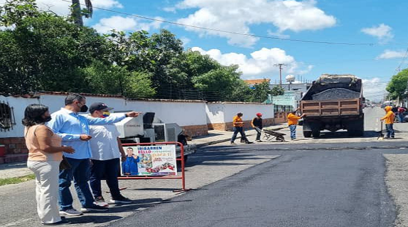 Inspeccionan trabajos del Plan Tapa Hueco en Iribarren