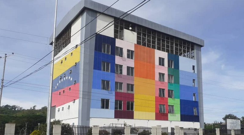 Entregan 200 libros infantiles en refugio del Gimnasio Vertical de La Victoria en Aragua